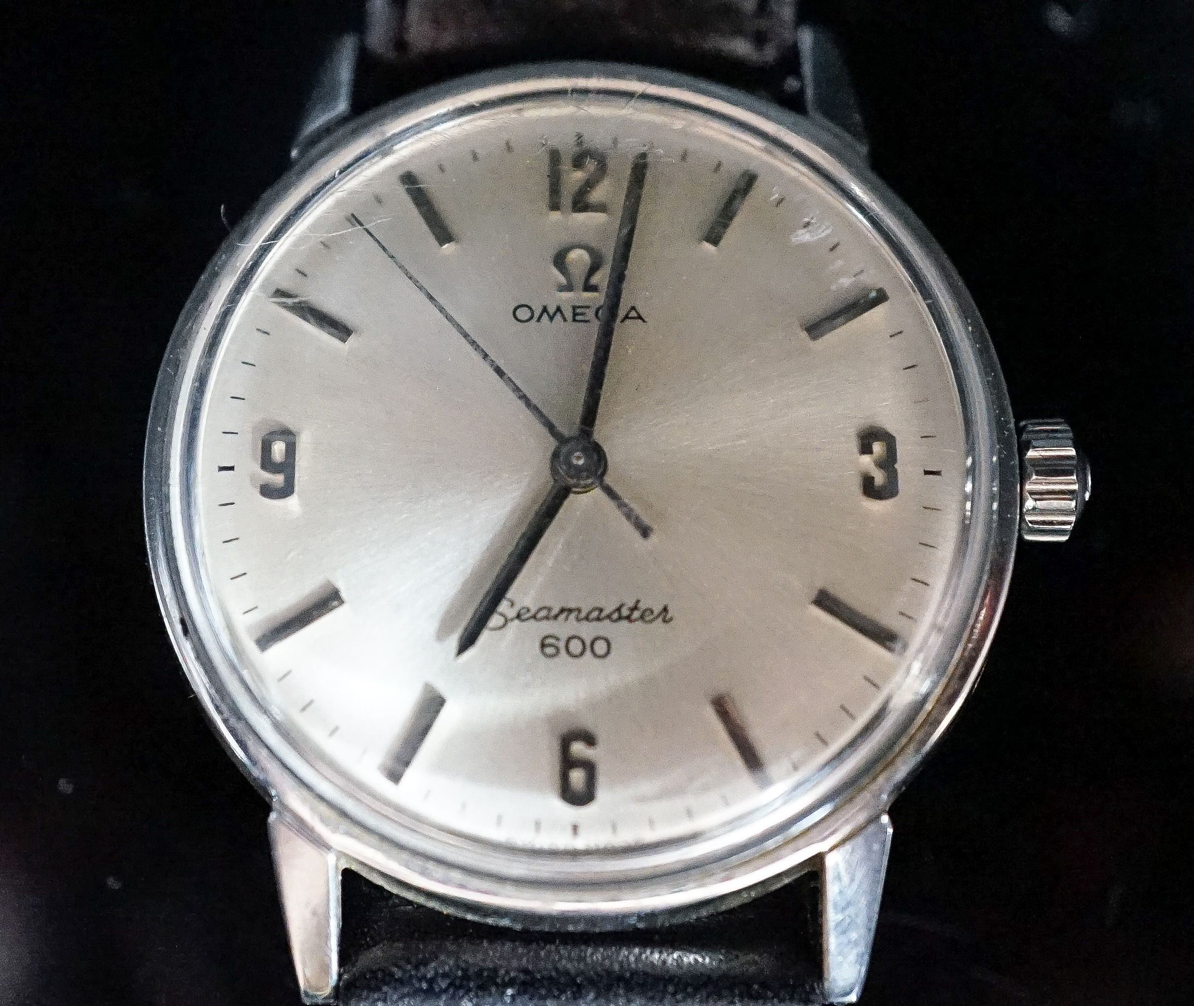 A gentleman's stainless steel Omega Seamaster 600 manual wind wrist watch, on associated strap. case diameter 34mm.